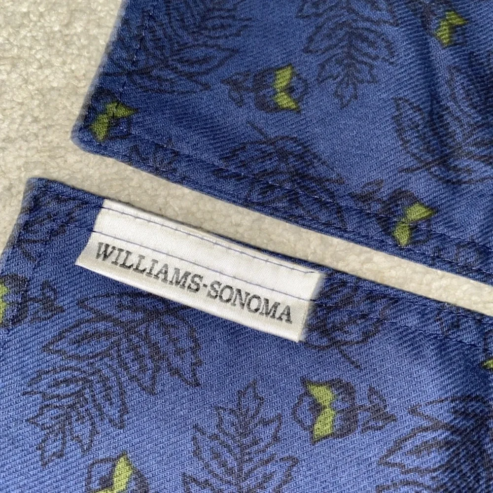 Williams Sonoma Navy Blue Cream Floral Placemats Set‎ (2)